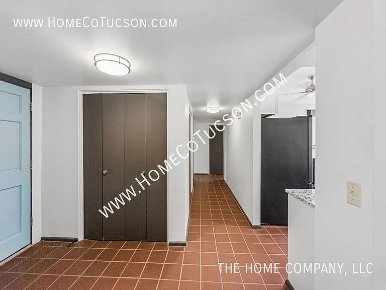 120 E Magee Rd — Photo 8