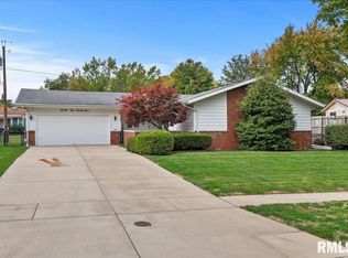 2429 Cahokia Dr, Springfield, IL 62702