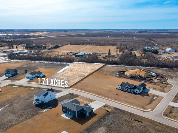 1481 Prairie Cir, Wahpeton, ND 58075