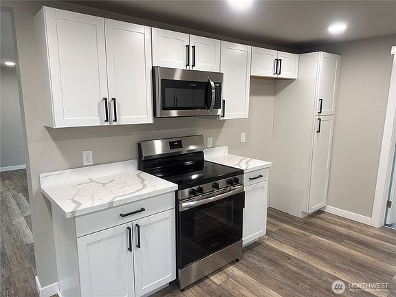 4th image of 4123 McCall Boulevard W