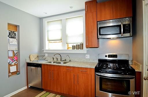 4th image of 6048 N Rockwell St #3