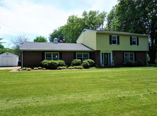 915 N Walnut Ln, Mahomet, IL