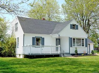 205 Royal Pkwy W, Amherst, NY 14221