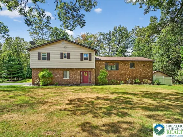 6284 Cardinal Dr, East Stroudsburg, PA 18301