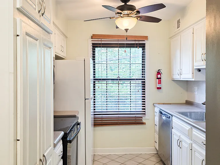 454 Country View Ct — Photo 8