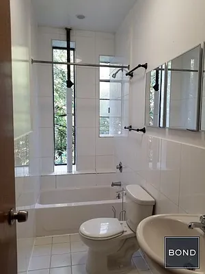 Rented by Bond New York | media 25