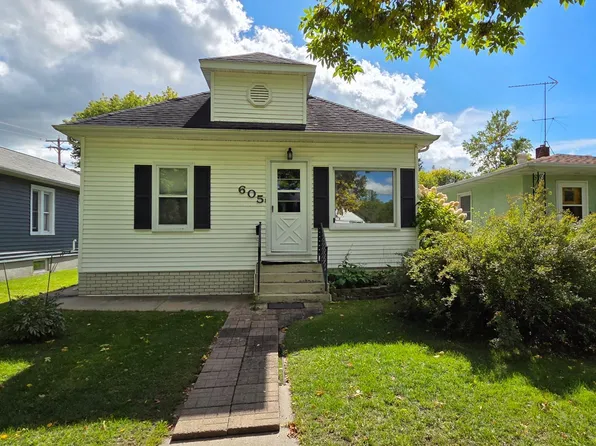 605 7th St, Intl Falls, MN 56649