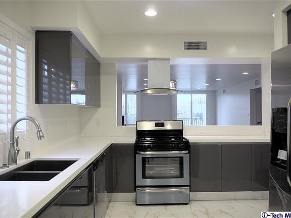 3rd image of 4374 Troost Ave Unit 202
