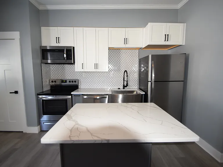 102 S Greenwood St #B — Photo 6