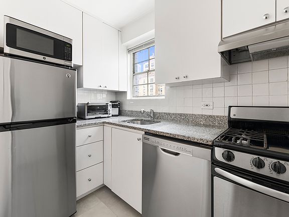 4th image of 230 E 79th St #14BB
