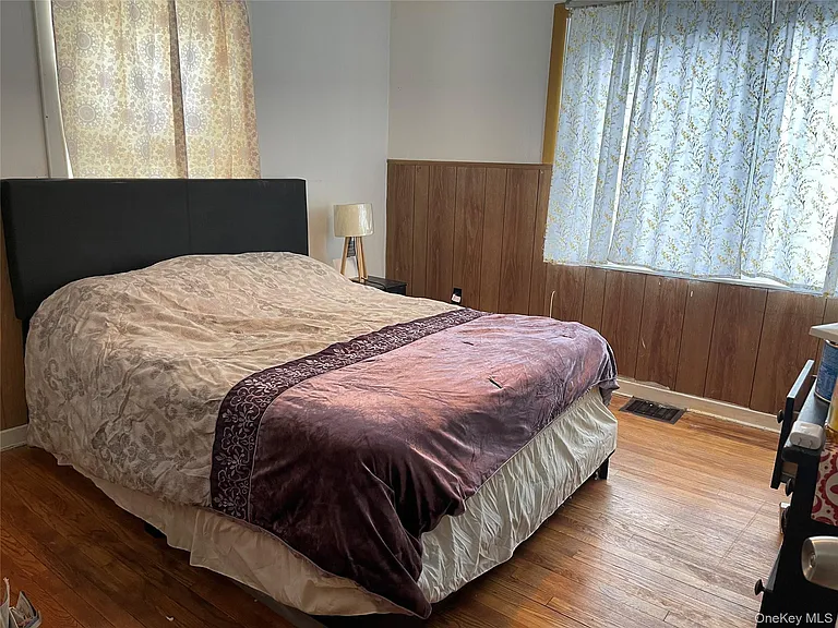 196 Carson Ave — Photo 3