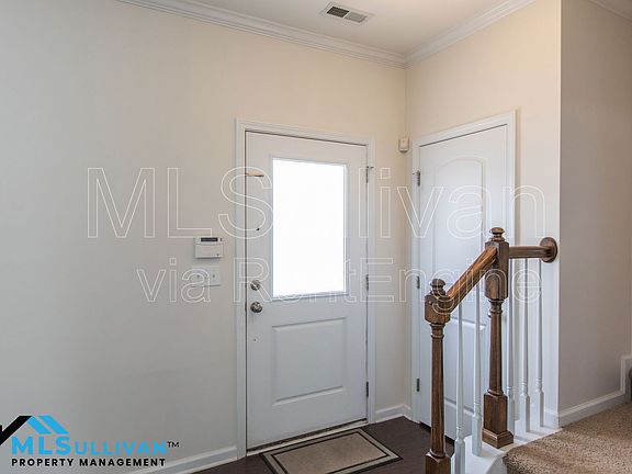 3rd image of 108 Mount Evans Dr