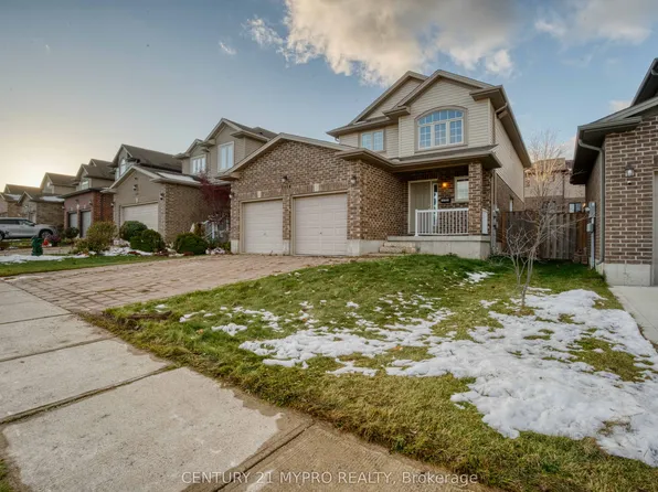 1114 Oakcrossing Rd, London, ON N6H 0E9