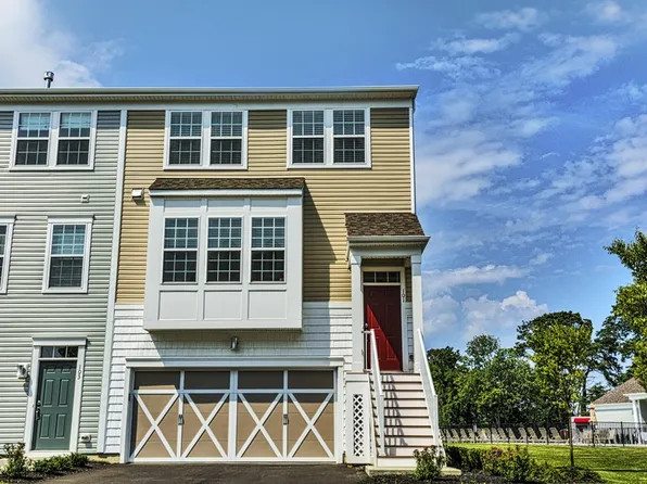 142 Waypoint Dr, Eatontown, NJ 07724