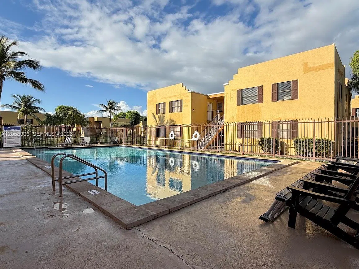 Soleil Lake Condo — Photo 1