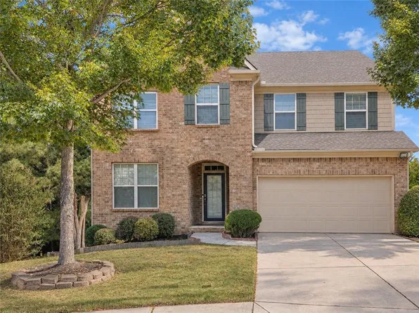 3422 Fallen Oak Dr, Buford, GA 30519