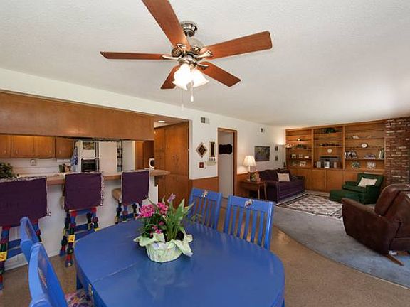 Family Room w/Fireplace