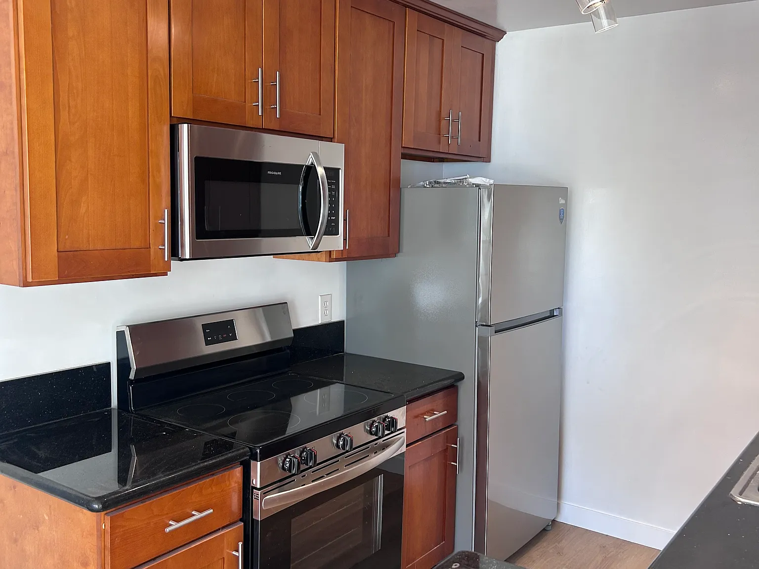2 bed, 850 sqft, $2,450 — Photo 4