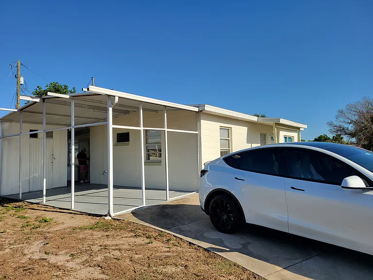 2361 Dallas St — Photo 8