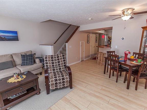 3rd image of 15569 Foxglove Ln