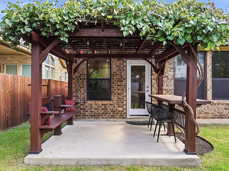 5501 Allamanda Dr — Photo 23