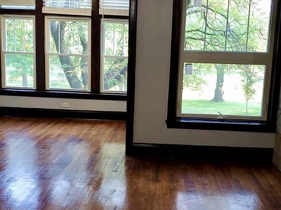 4th image of 660 E 51st St #2A