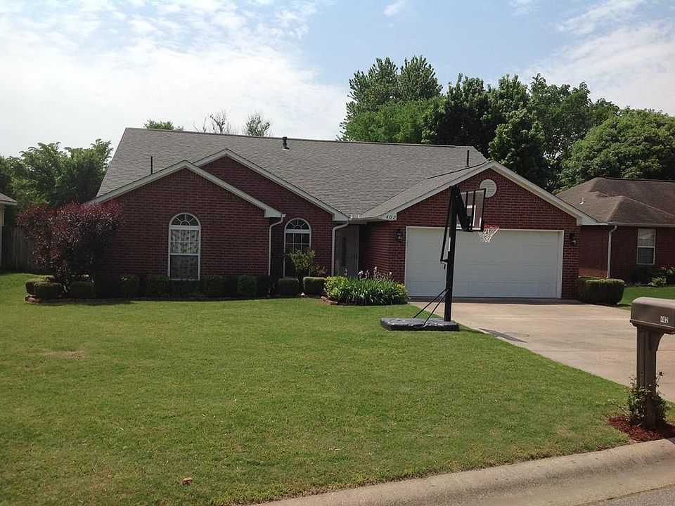1st image of 402 Greenwood Pl
