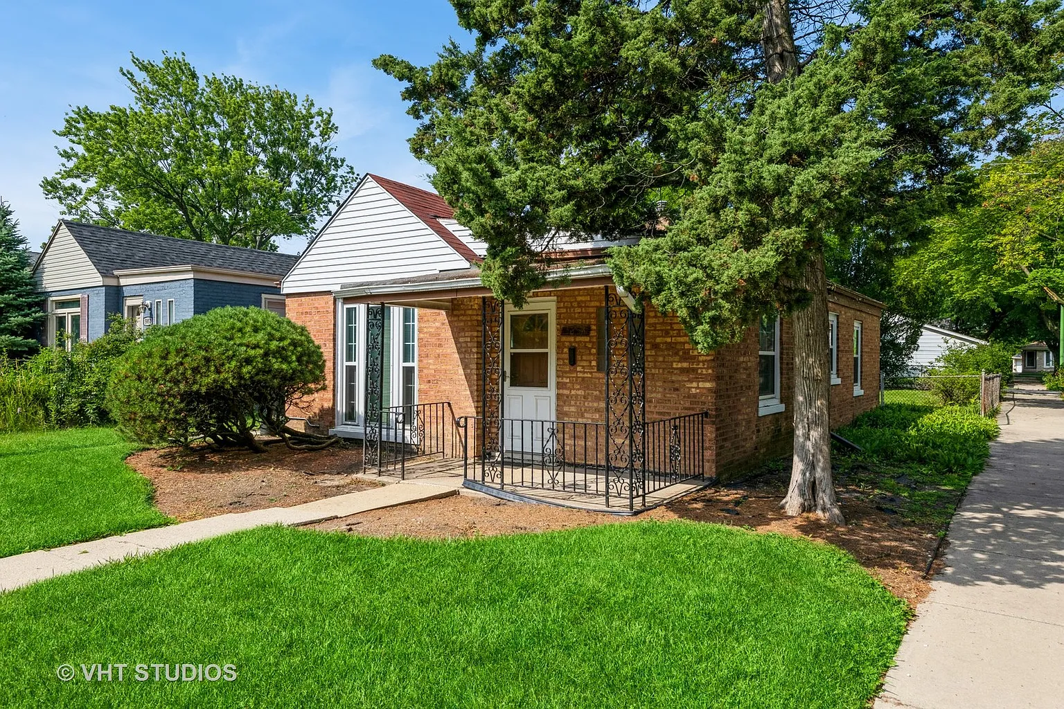 5856 N Oriole Ave photo 1