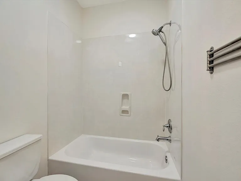 2291 Catalonia Cv — Photo 21