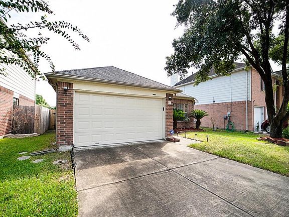 3rd image of 923 Willow West Dr