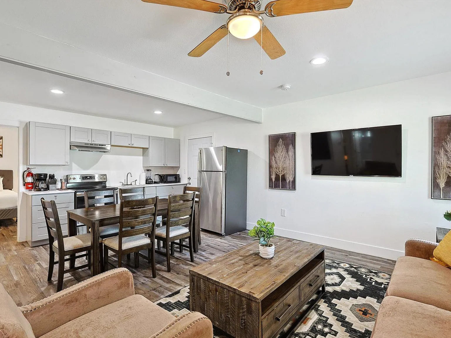 3 bed, 1087 sqft, $7,000 — Photo 3