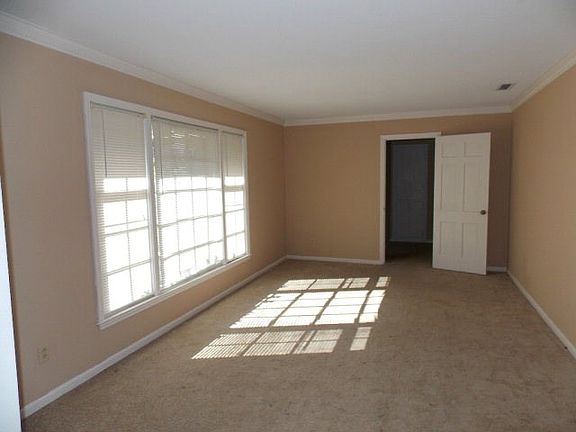 5th image of 100 Fairway Dr