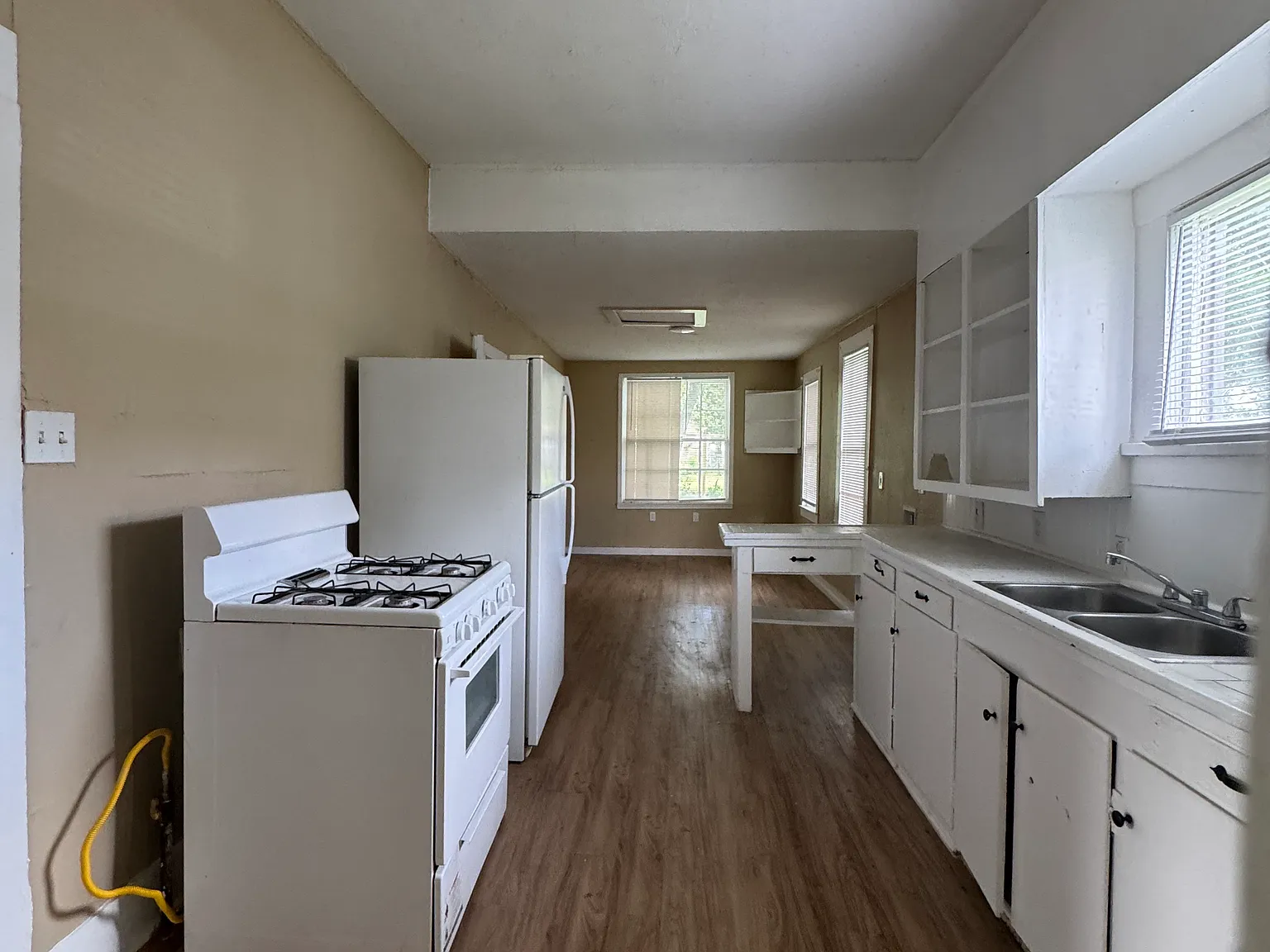 3 bed, 1400 sqft, $1,375 — Photo 4