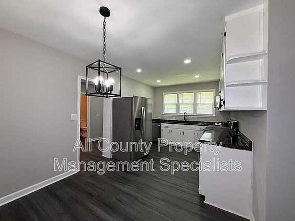 3rd image of 1013 Pinelane Rd