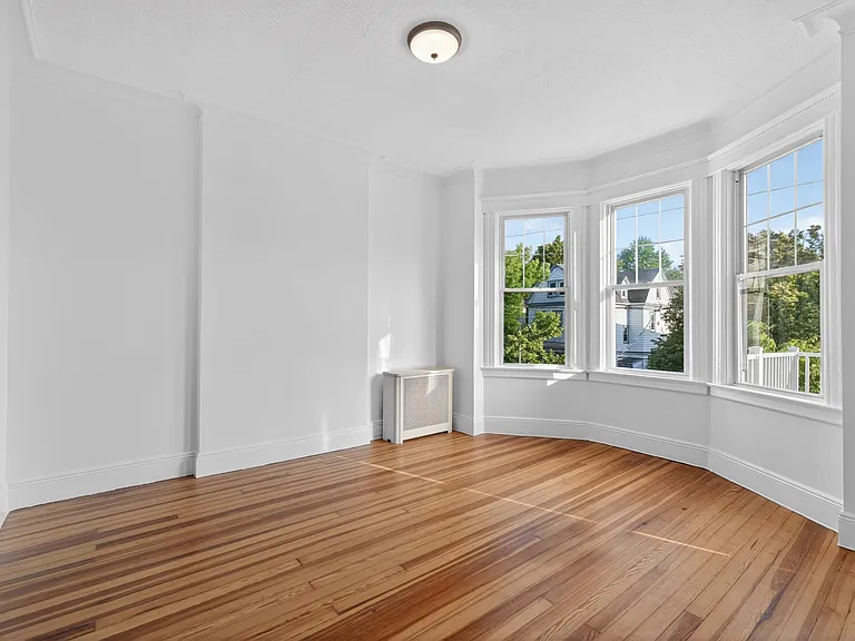 42 Duer Pl #2 — Photo 3
