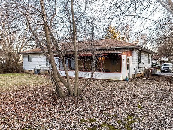 4th image of 2324 Chateau St
