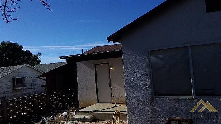 2nd image of 2112 N Kern St