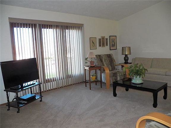 3rd image of 163 Haskins Ln S