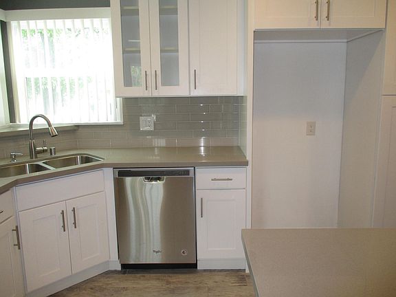 4th image of 2390 Mayfield Ave