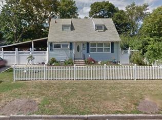 15 Hickory St, Central Islip, NY 11722