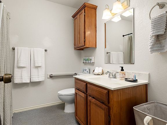 2nd image of 1400 Del Oro Ln #2