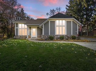 N26W26729 Prospect Ave, Pewaukee, WI 53072