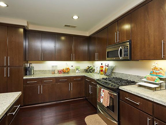 4th image of 4820 Bellflower Ave #313