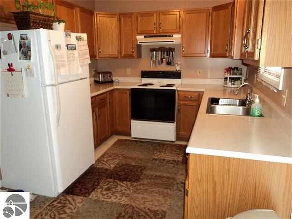 1st image of 20658 NE Red Oak Dr