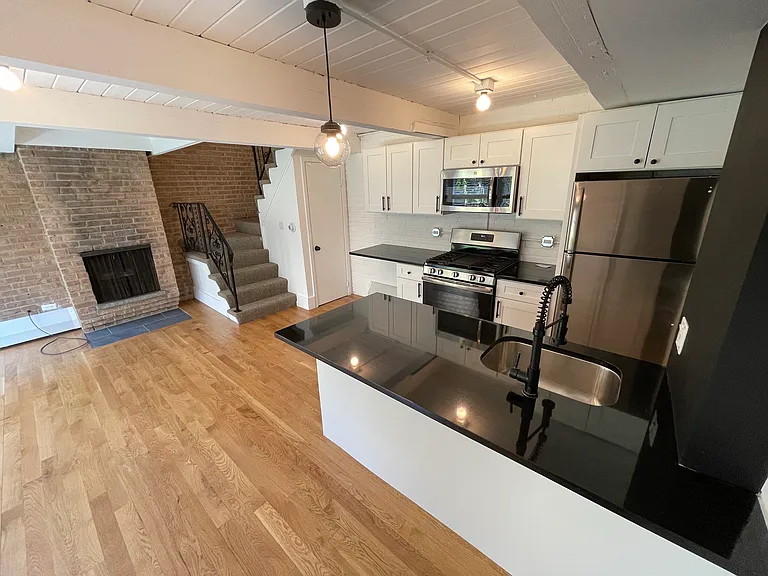 4855 N Hermitage Ave #7 — Photo 3