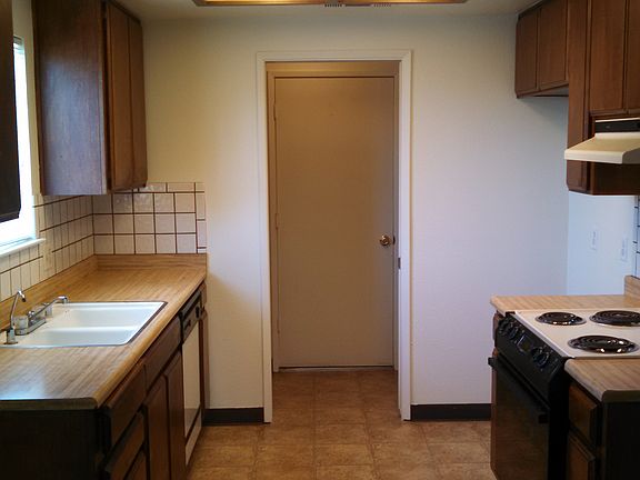 4th image of 749 Skylark Ave