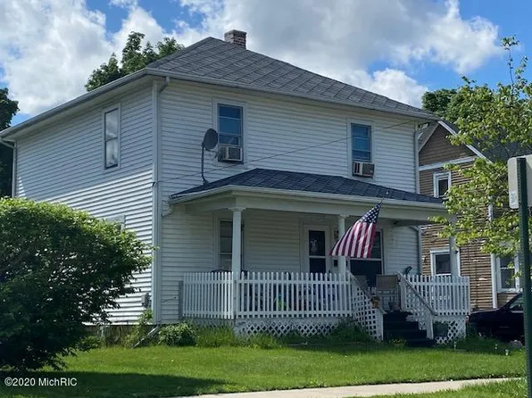 30 Charles St, Hillsdale, MI 49242