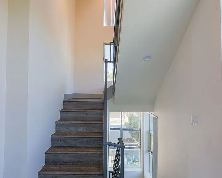 1208 W 25th St — Photo 10
