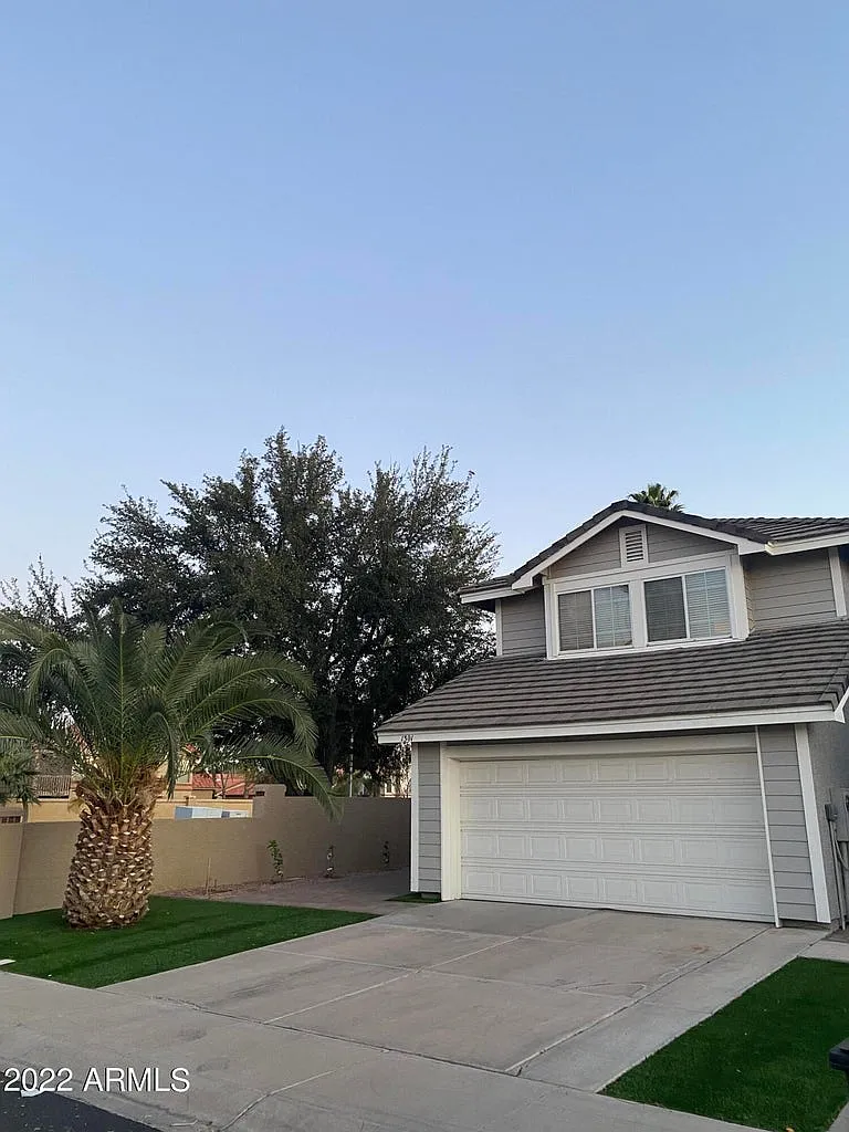 3 bed, 2.5 bath, 2023 sqft, $3,250 — Photo 2