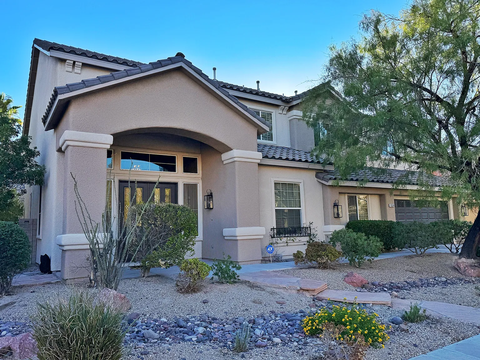 5 bed, 4300 sqft, $6,000 — Photo 2